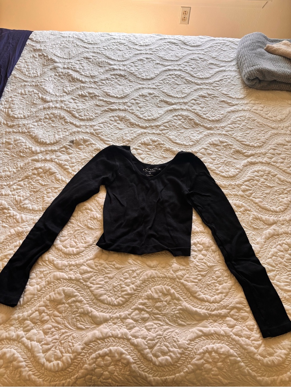 Aeropostale Black Long Sleeve Scoop Neck Crop Top